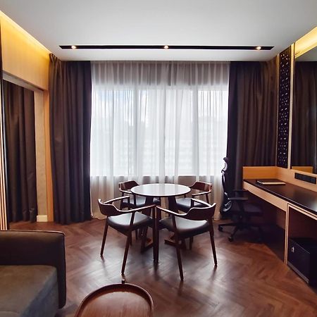 Hotel Royal Signature Kuala Lumpur Exterior photo A room at the hotel