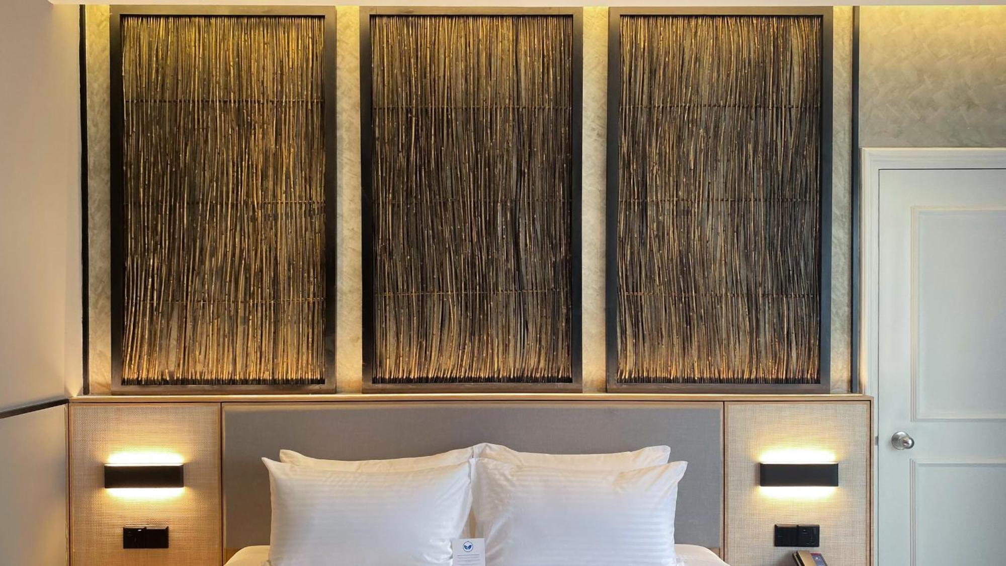 Hotel Royal Signature Kuala Lumpur Exterior photo A wall mounted light