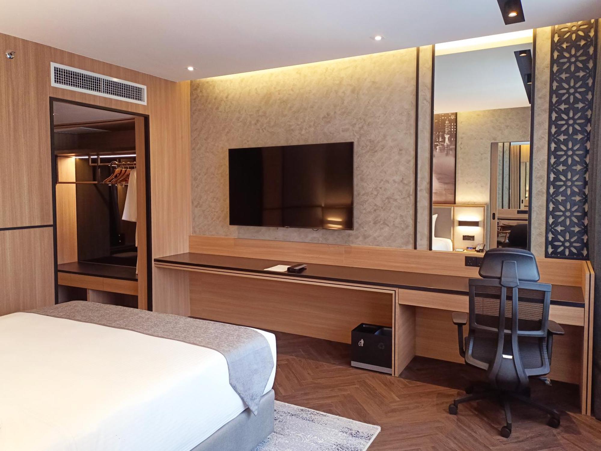 Hotel Royal Signature Kuala Lumpur Exterior photo Deluxe Room